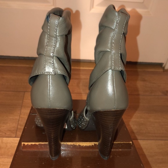 NWOB Vianni Collection taupe leather booties 6.5 by - Picture 4 of 17
